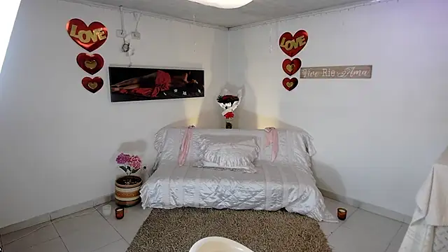 lollita 23  online show from 04/13/26, 08:13