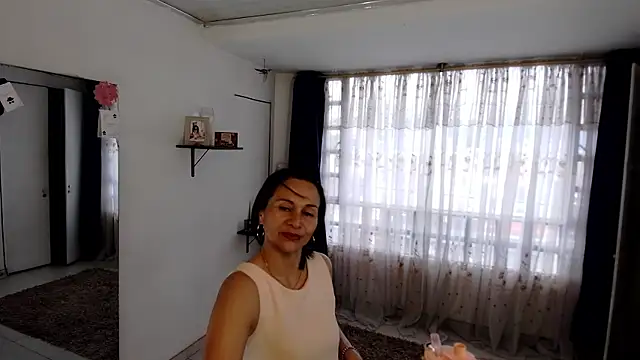 lollita 23  online show from 05/20/26, 08:06