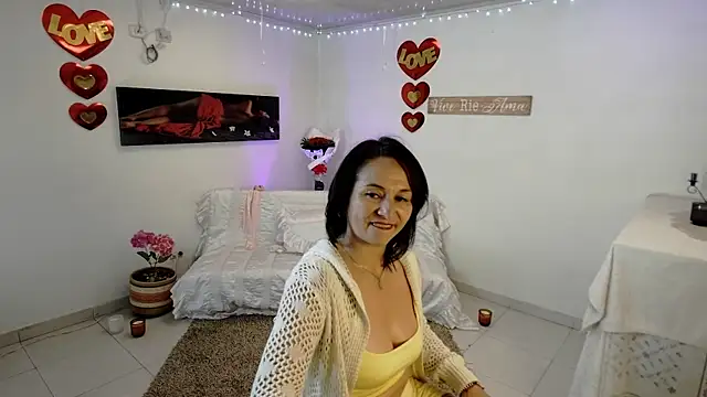 lollita 23  online show from 04/11/26, 07:17