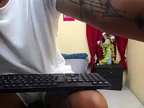 Snapshot of two_monstercock chatting on 10/14/25, 11:47 two monstercock online show from 10/14/25, 11:47