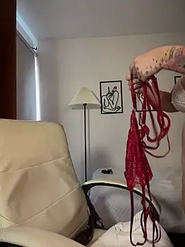 Snapshot of horny_roomiess chatting on 02/14/26, 02:17 horny roomiess online show from 02/14/26, 02:17