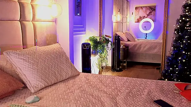 Victoria-Harper online show from 12/17/25, 09:47