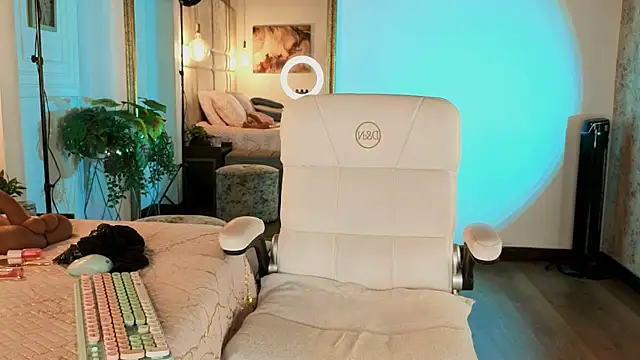 Victoria-Harper online show from 11/14/25, 11:36