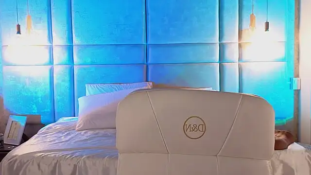 Victoria-Harper online show from 10/23/25, 11:42