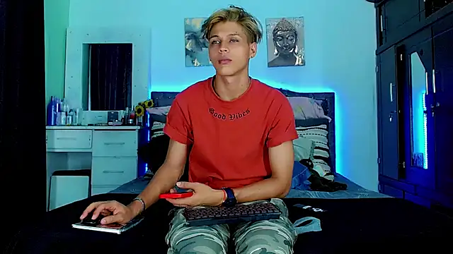 Liamscott  online show from 09/15/25, 09:15