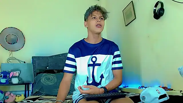 Liamscott  online show from 04/08/26, 06:53