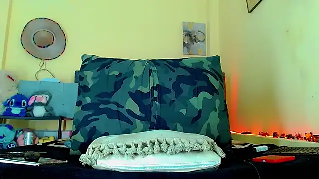 Liamscott  online show from 04/05/26, 07:42