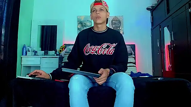 Liamscott  online show from 09/12/25, 09:03