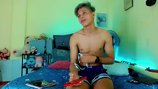 Liamscott  online show from 03/29/26, 08:10