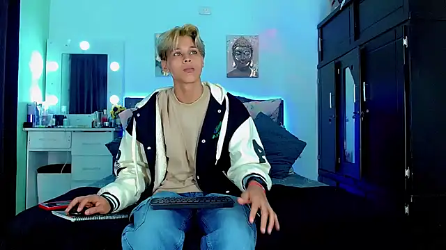 Liamscott  online show from 09/20/25, 07:52