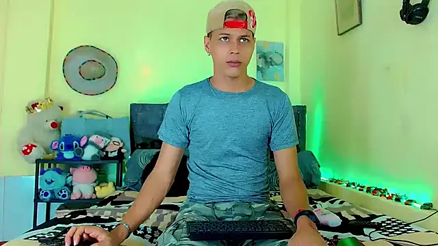 Liamscott  online show from 03/31/26, 05:04