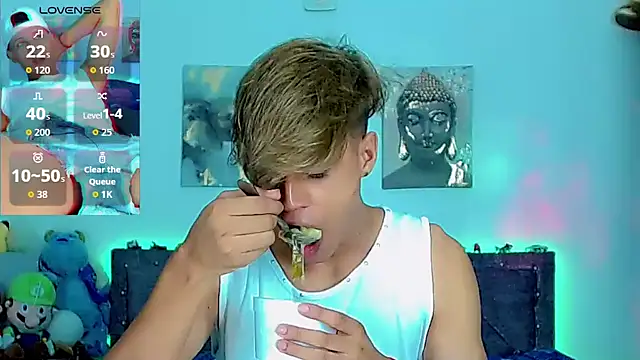 Liamscott  online show from 11/13/25, 08:24