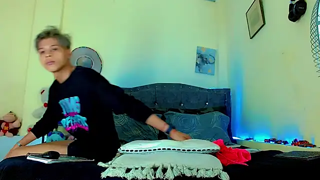 Liamscott  online show from 04/07/26, 07:26