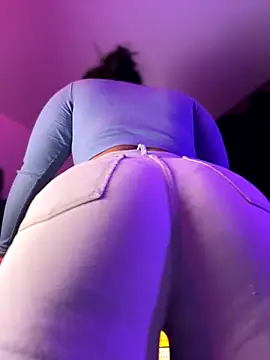 JulianaCastillo online show from 11/26/25, 09:20