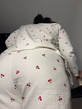 JulianaCastillo online show from 04/08/26, 09:22