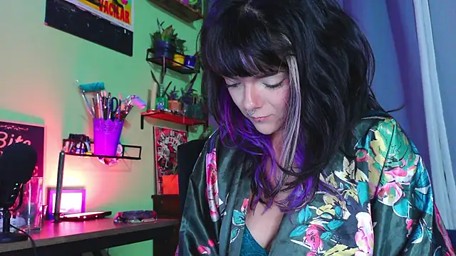 purple em69 online show from 10/09/25, 07:53