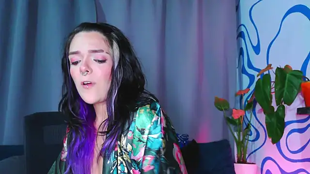 purple em69 online show from 11/05/25, 04:37