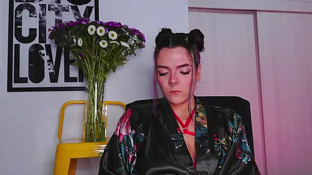 purple em69 online show from 10/15/25, 06:54