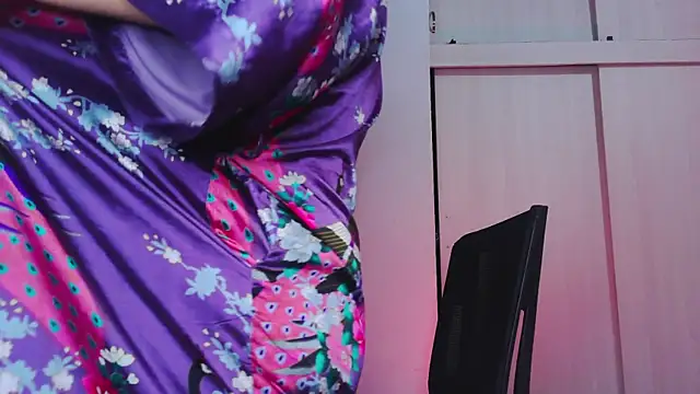 purple em69 online show from 09/27/25, 07:36