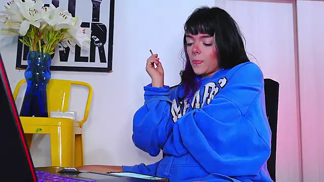 purple em69 online show from 11/16/25, 06:51