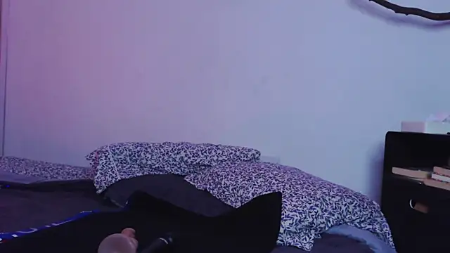 purple em69 online show from 09/17/25, 05:31