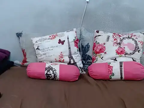 AREOLAKISSXX online show from 10/28/25, 07:40