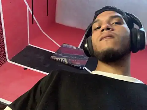 tanned boy online show from 04/14/26, 09:58