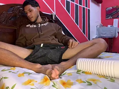 Snapshot of tanned_boy chatting on 05/03/26, 11:04 tanned boy online show from 05/03/26, 11:04
