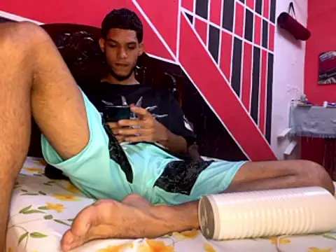 Snapshot of tanned_boy chatting on 05/04/26, 09:56 tanned boy online show from 05/04/26, 09:56
