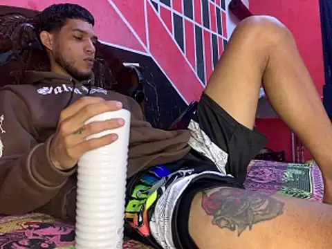 tanned boy online show from 04/05/26, 05:19