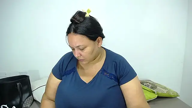 Snapshot of CrushOnMe_ chatting on 01/13/26, 12:31 CrushOnMe online show from 01/13/26, 12:31