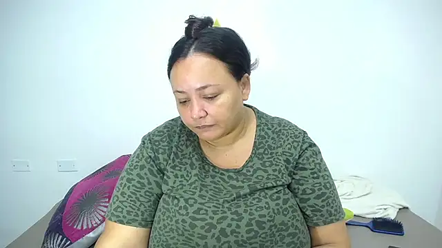 Snapshot of CrushOnMe_ chatting on 01/17/26, 12:42 CrushOnMe online show from 01/17/26, 12:42