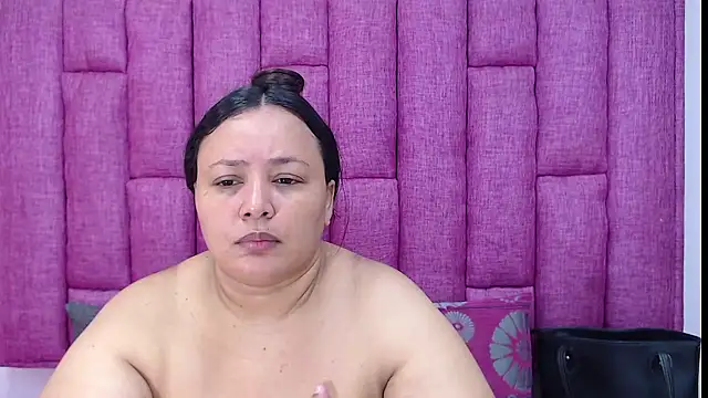 Snapshot of CrushOnMe_ chatting on 01/14/26, 01:04 CrushOnMe online show from 01/14/26, 01:04