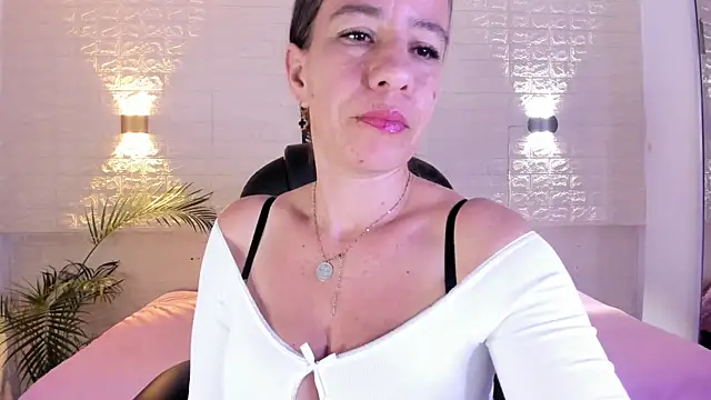 millie brown21 online show from 04/18/26, 08:20