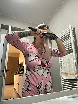 Snapshot of Megan_Ros chatting on 11/13/25, 05:00 Megan Ros online show from 11/13/25, 05:00