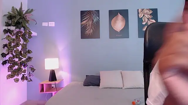 JasmineCampbell  online show from 11/12/25, 08:23