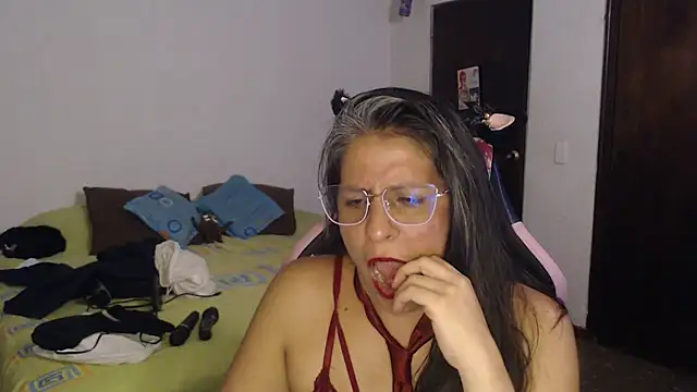 Snapshot of LucifernandaSw chatting on 05/14/26, 05:04 LucifernandaSw online show from 05/14/26, 05:04