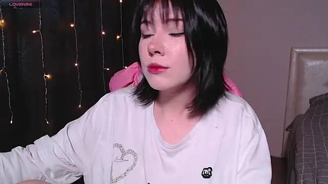 Snapshot of CutieTori chatting on 03/20/25, 07:47 CutieTori online show from 03/20/25, 07:47