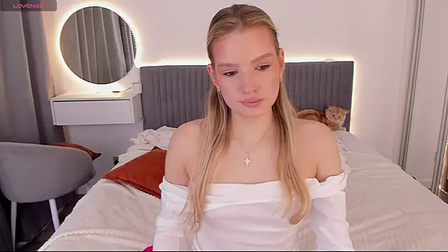 CassieRayss online show from 10/21/25, 06:35