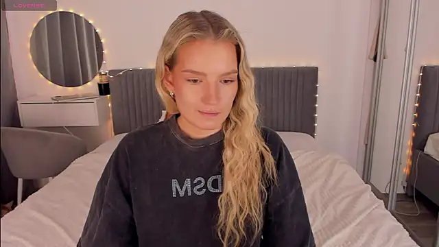 CassieRayss online show from 04/08/26, 10:06