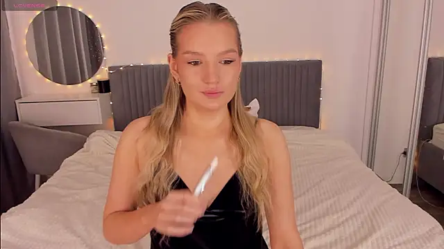 CassieRayss online show from 03/18/26, 08:39