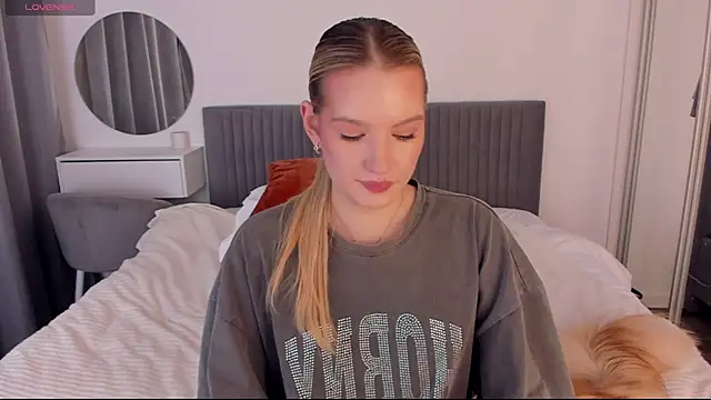 CassieRayss online show from 11/17/25, 03:49