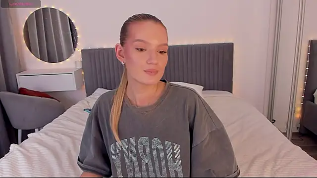 CassieRayss online show from 12/15/25, 02:45