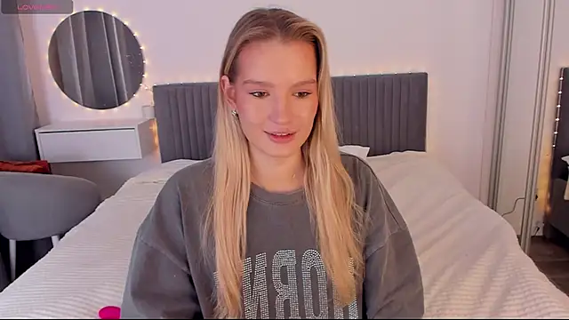 CassieRayss online show from 12/05/25, 12:15