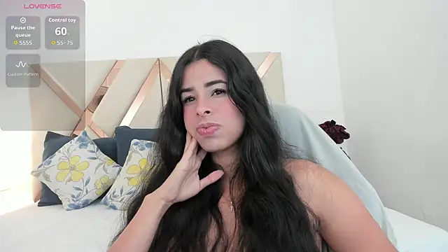 Snapshot of emma_castilloo chatting on 05/27/26, 10:50 emma castilloo online show from 05/27/26, 10:50