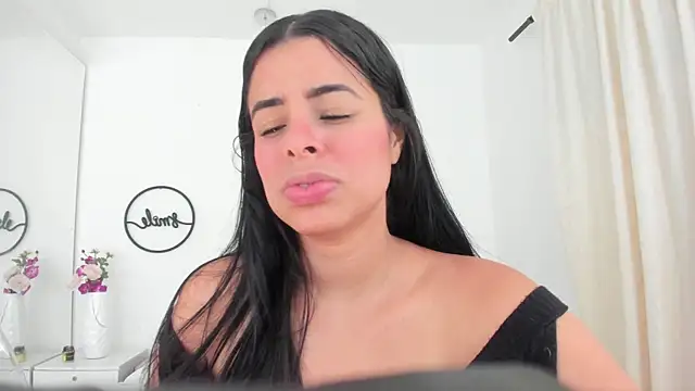 emma castilloo online show from 02/01/25, 12:29