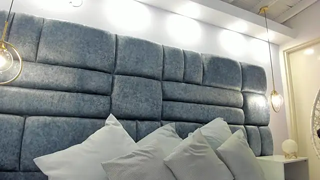 emma castilloo online show from 09/14/25, 09:15