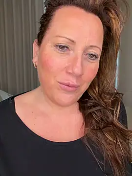 Snapshot of xsexycurvymilf chatting on 02/20/26, 02:41 xsexycurvymilf online show from 02/20/26, 02:41