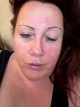 Snapshot of xsexycurvymilf chatting on 12/20/25, 08:39 xsexycurvymilf online show from 12/20/25, 08:39