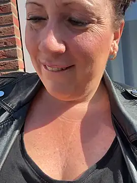 xsexycurvymilf online show from 04/15/26, 08:42